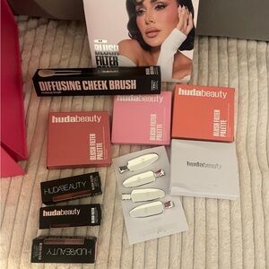 HUDA BEAUTY Blush & Lip Set - Pink, Orange, Red